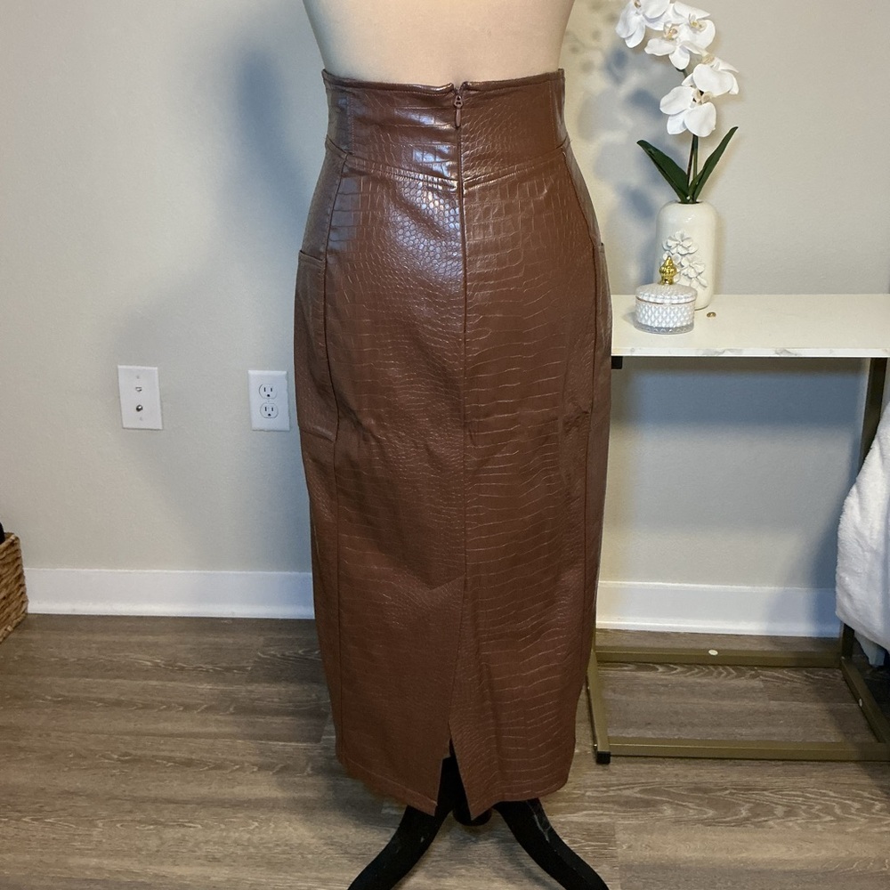 JLUXLABEL Brown Croc-Textured Pencil Skirt - Picture 2 of 6